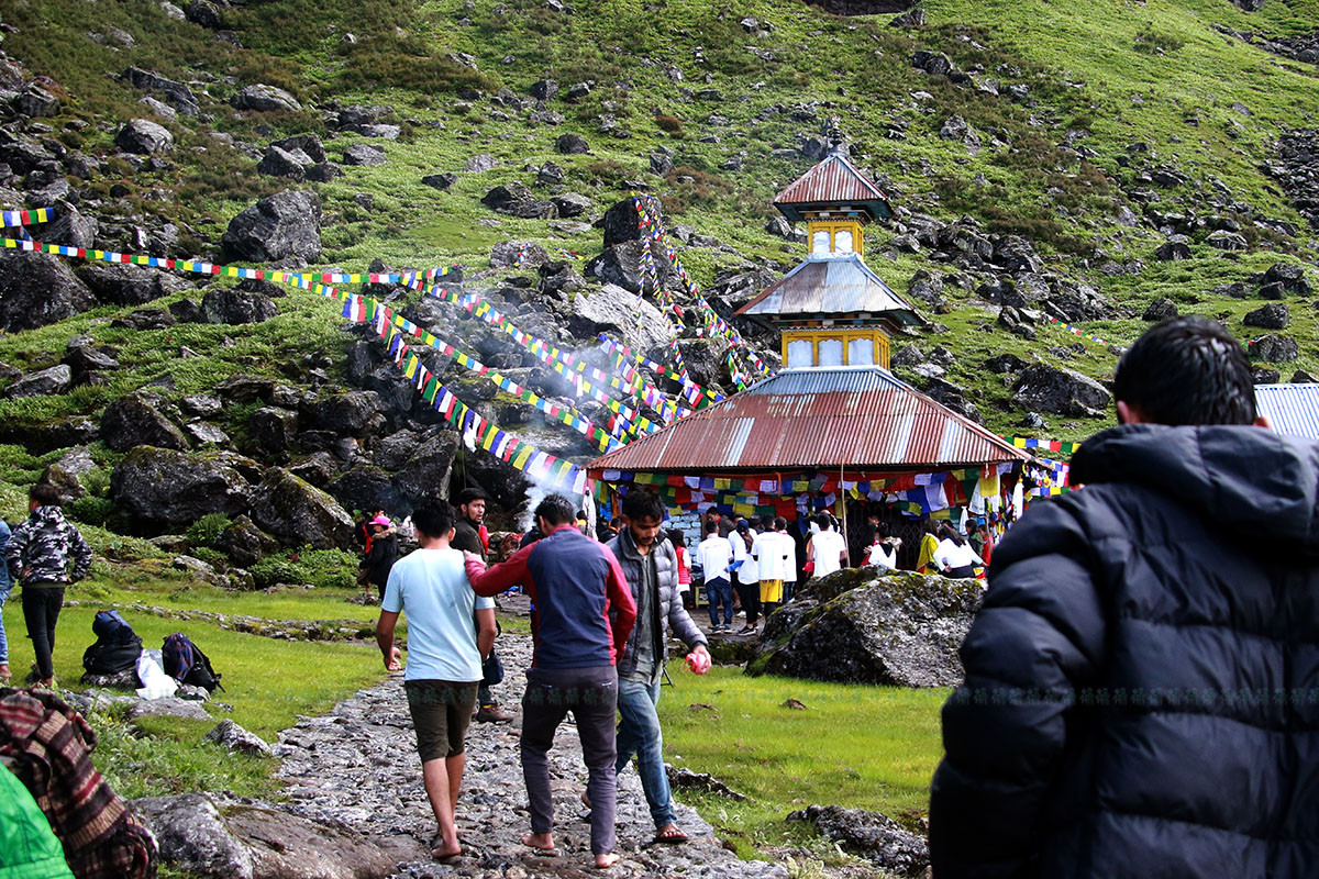 https://www.setopati.com/uploads/shares/2019/01/sujita/pachpokhari (1).jpg